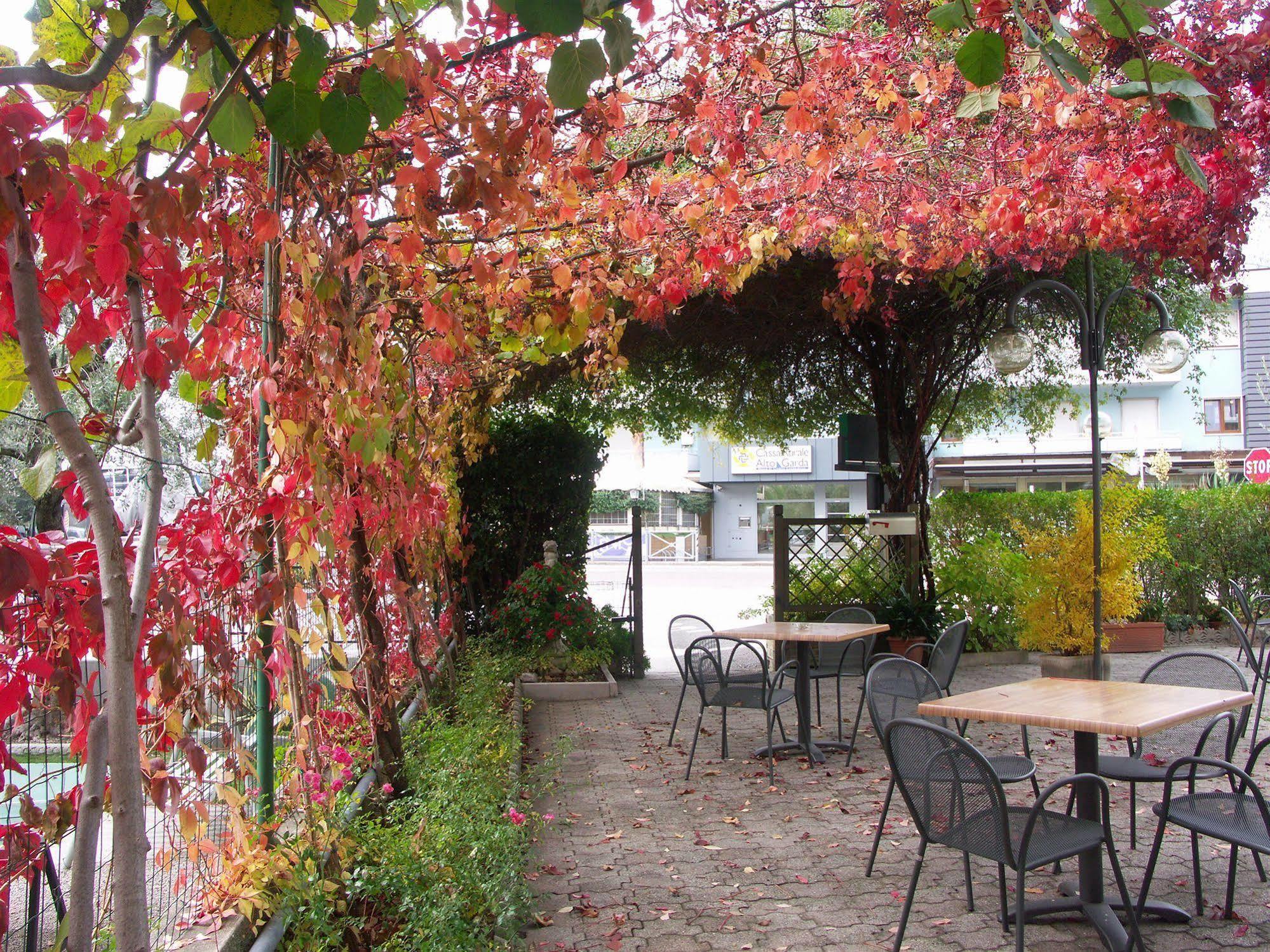 Hotel Villa Clara Torbole Sul Garda Exteriér fotografie